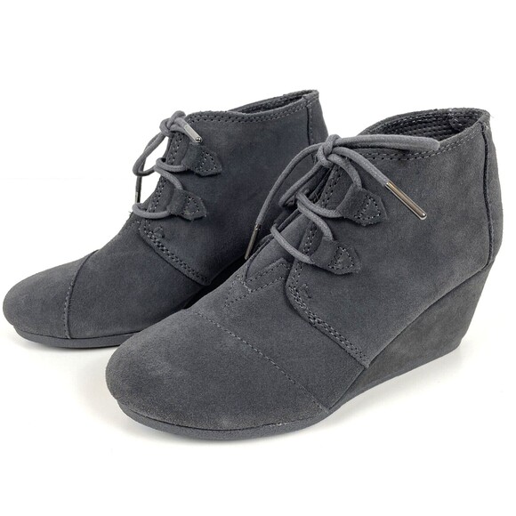 NWOB Tom's Suede Wedge Lace Up Ankle Booties Gray Black - Women's Size 7 - Picture 1 of 10